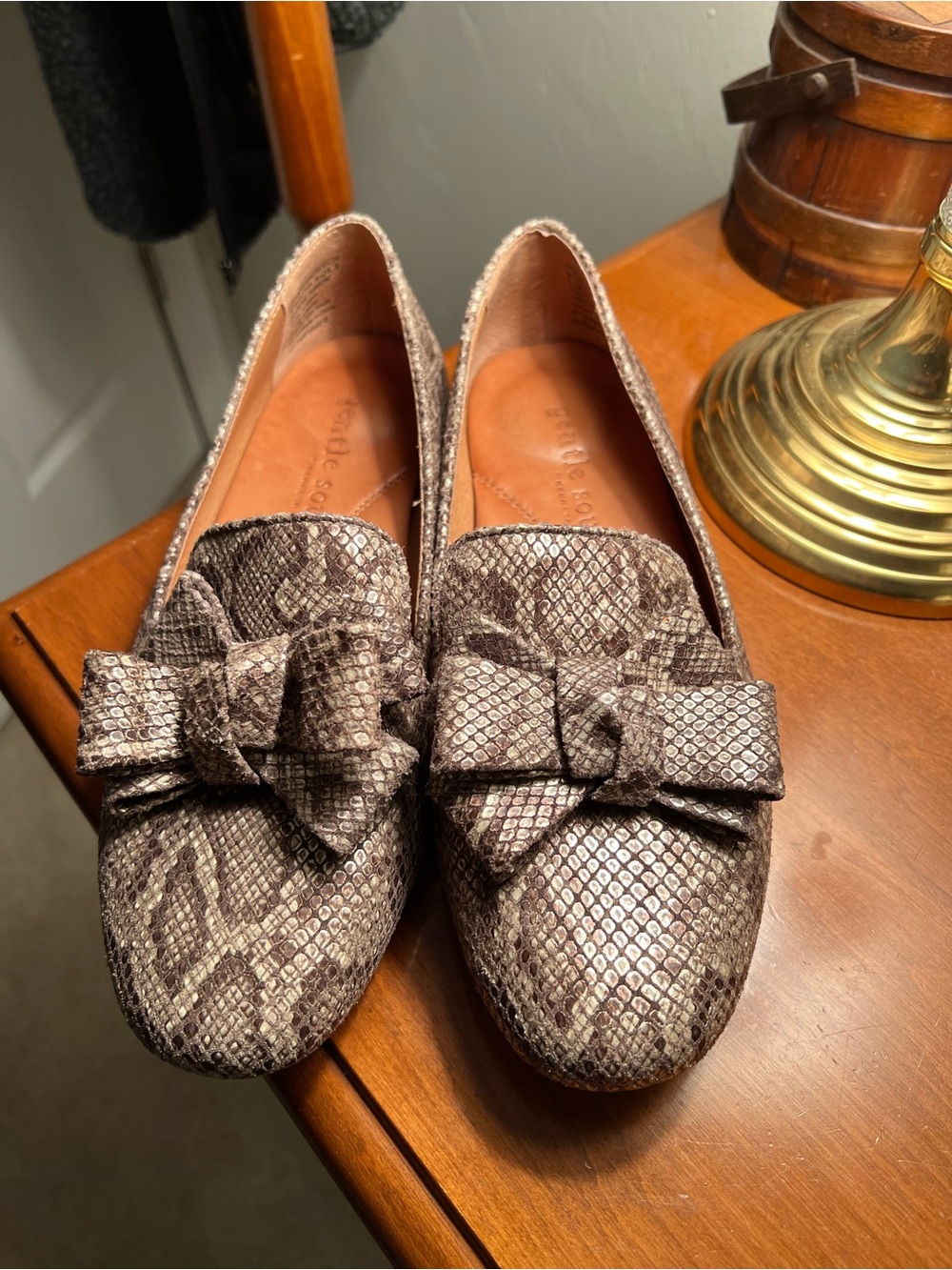Kenneth Cole Metallic Snake-Print Bow Loafers in Taupe